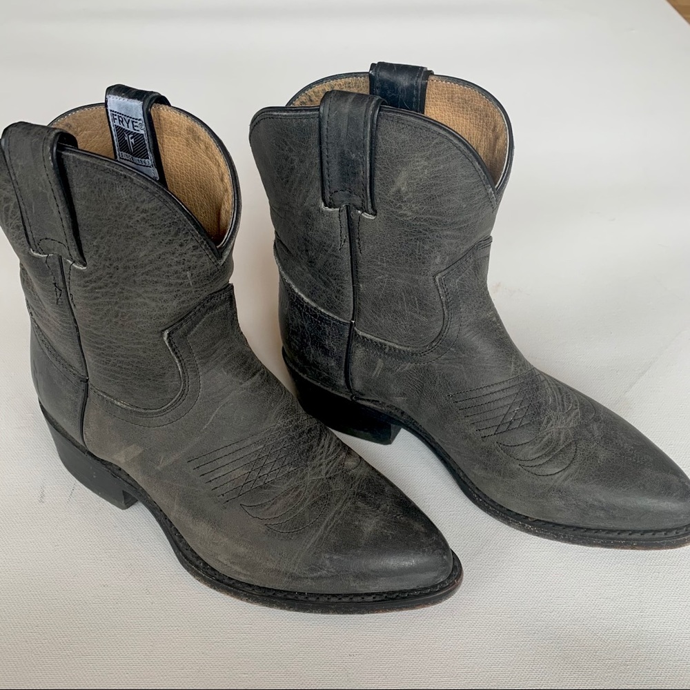 FRYE “Billy” short boot distressed black leather 6